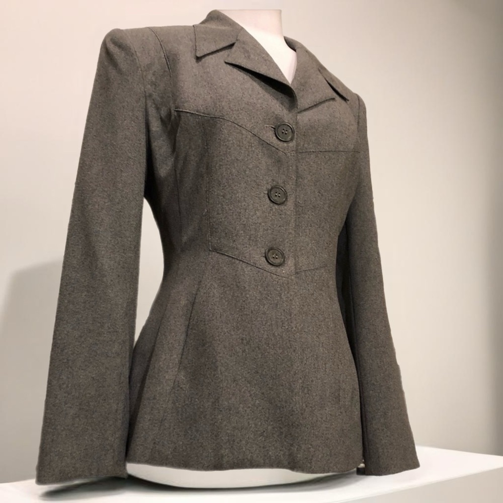 Gray Crepe blazer. Another Good investment piece for your capsule wardrobe Sz 8